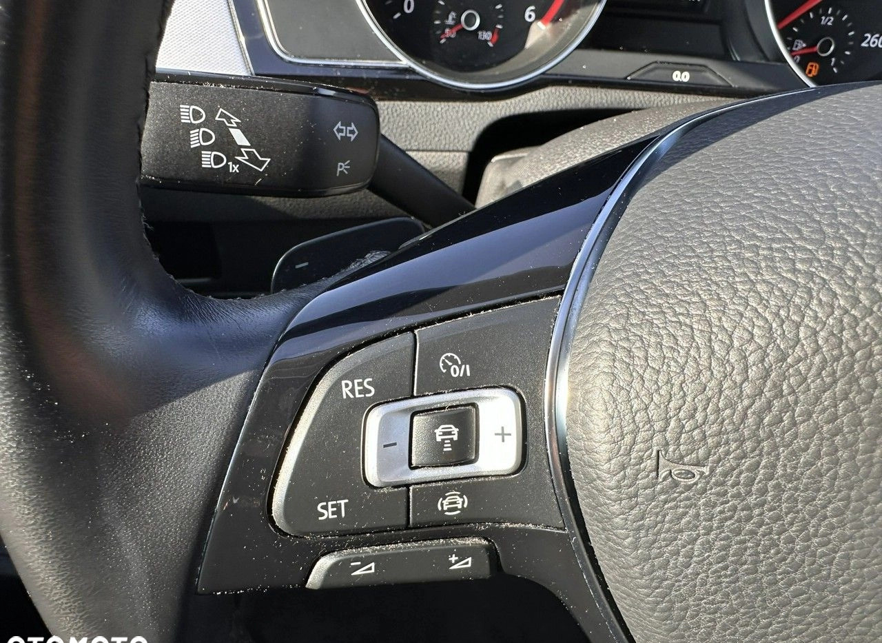 Volkswagen Passat cena 77900 przebieg: 130000, rok produkcji 2019 z Wojkowice małe 301